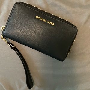 ***sold*** Michael Kors Jet Set  Wristlet